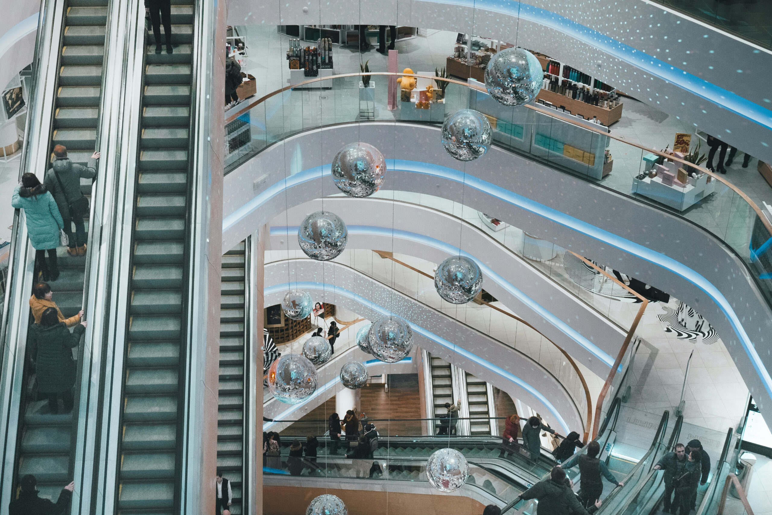 8 Top Retail Trends for 2024: Prepare for the Future of Retail